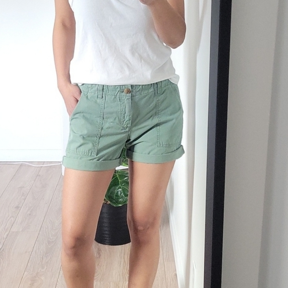 Gap Shorts Pant size 4 Petite